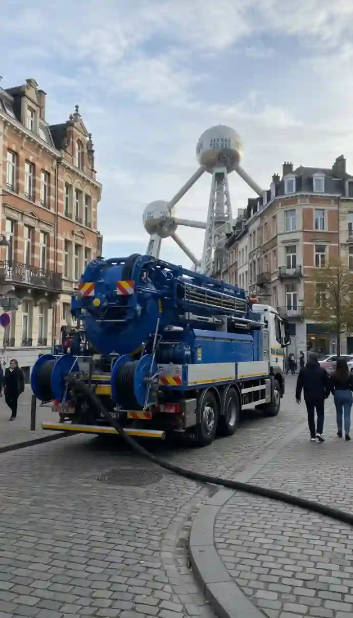 Tarifs débouchage canalisation à Laeken : guide complet des prix 2026